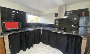 VENTA CASA 3 DORMITORIOS CON COCHERA Y PATIO