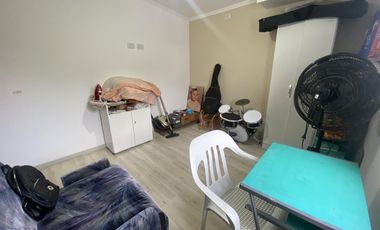 VENTA CASA 3 DORMITORIOS CON COCHERA Y PATIO