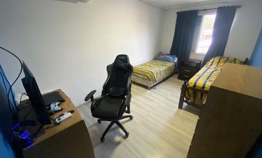 VENTA CASA 3 DORMITORIOS CON COCHERA Y PATIO