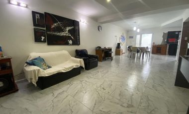 VENTA CASA 3 DORMITORIOS CON COCHERA Y PATIO