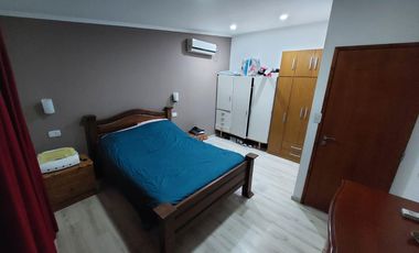 VENTA CASA 3 DORMITORIOS CON COCHERA Y PATIO