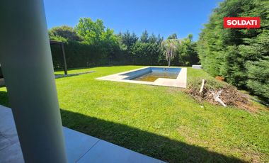 Villa olivos  moderna casa en  venta y alquiler . Lote central