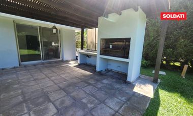Villa olivos  moderna casa en  venta y alquiler . Lote central