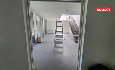 Villa olivos  moderna casa en  venta y alquiler . Lote central