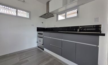 Casa en VENTA, reciclada completamente en Ingeniero Maschwitz.