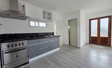 Casa en VENTA, reciclada completamente en Ingeniero Maschwitz.