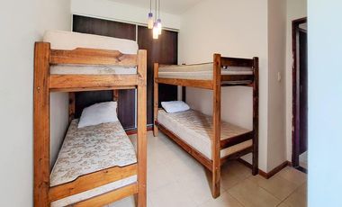 VENTA - Casa de 2 dormitorios con piscina, galería y cochera. Funes.