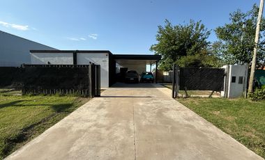 VENTA CASA 2 DORMITORIOS CON QUINCHO Y PILETA EN TDS1, ROLDAN