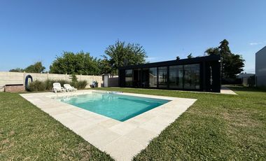 VENTA CASA 2 DORMITORIOS CON QUINCHO Y PILETA EN TDS1, ROLDAN