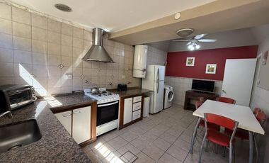 Oportunidad PH pasillo 4 ambientes planta baja, 3 dormitorios y patio en Lomas de Zamora Oeste