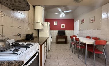 Oportunidad PH pasillo 4 ambientes planta baja, 3 dormitorios y patio en Lomas de Zamora Oeste