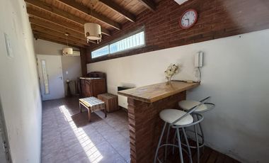 Oportunidad PH pasillo 4 ambientes planta baja, 3 dormitorios y patio en Lomas de Zamora Oeste