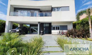 Casa en venta Nuevo Quilmes a la LAGUNA CENTRAL