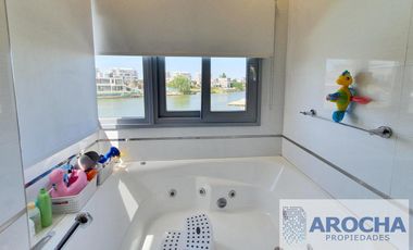 Casa en venta Nuevo Quilmes a la LAGUNA CENTRAL