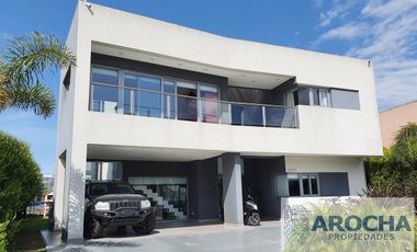 Casa en venta Nuevo Quilmes a la LAGUNA CENTRAL