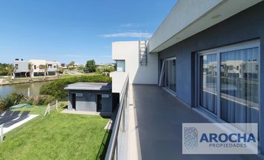 Casa en venta Nuevo Quilmes a la LAGUNA CENTRAL