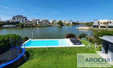 Casa en venta Nuevo Quilmes a la LAGUNA CENTRAL