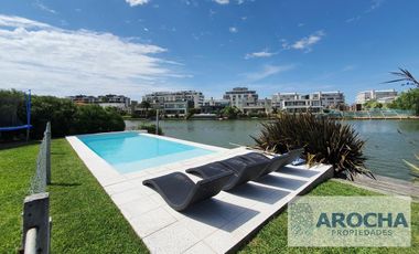 Casa en venta Nuevo Quilmes a la LAGUNA CENTRAL