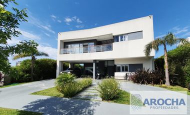 Casa en venta Nuevo Quilmes a la LAGUNA CENTRAL