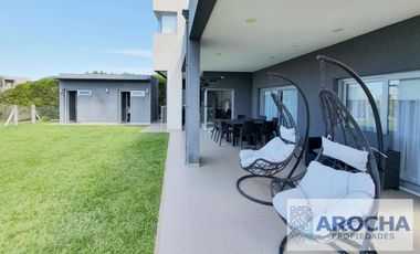 Casa en venta Nuevo Quilmes a la LAGUNA CENTRAL