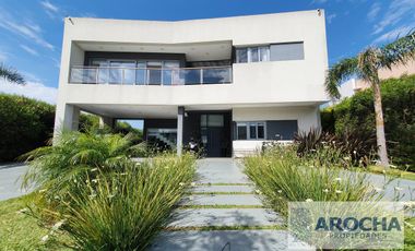 Casa en venta Nuevo Quilmes a la LAGUNA CENTRAL