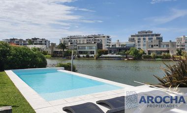 Casa en venta Nuevo Quilmes a la LAGUNA CENTRAL