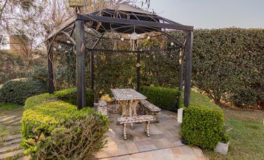 Venta / Permuta. Casa 3 dormitorios con pileta. Barrio Abierto Las Pérgolas. Soldini