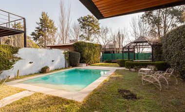 Venta / Permuta. Casa 3 dormitorios con pileta. Barrio Abierto Las Pérgolas. Soldini