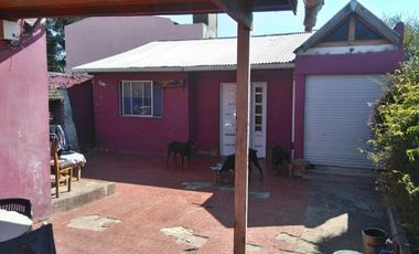 VENDE CASA DOS FAMILIAS