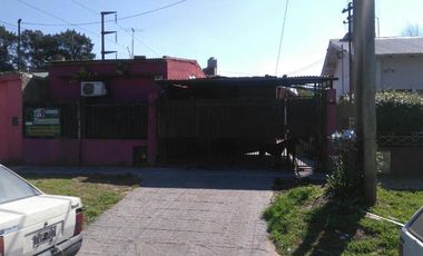 VENDE CASA DOS FAMILIAS