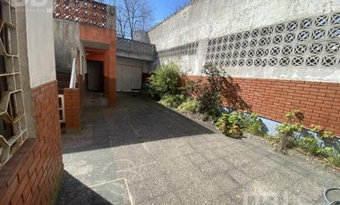 VENTA DE CASA MULTIFAMILIAR  CON 3 DEPARTAMENTOS EN MAR DE AJO