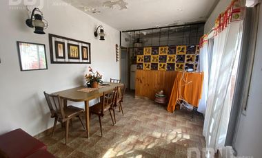 VENTA DE CASA MULTIFAMILIAR  CON 3 DEPARTAMENTOS EN MAR DE AJO