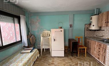 VENTA DE CASA MULTIFAMILIAR  CON 3 DEPARTAMENTOS EN MAR DE AJO