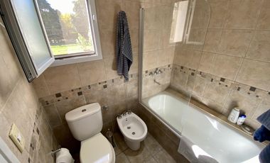 CASA 3 DORMITORIOS CON PILETA EN FISHERTON