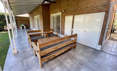 CASA 3 DORMITORIOS CON PILETA EN FISHERTON