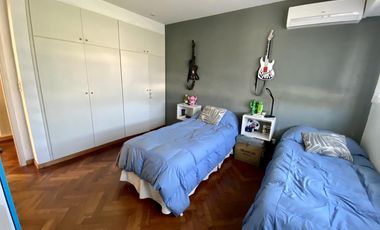 CASA 3 DORMITORIOS CON PILETA EN FISHERTON
