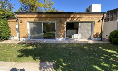 CASA 3 DORMITORIOS CON PILETA EN FISHERTON