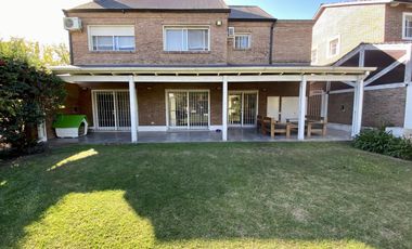 CASA 3 DORMITORIOS CON PILETA EN FISHERTON