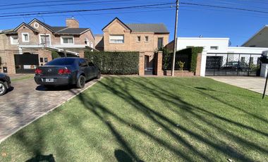 CASA 3 DORMITORIOS CON PILETA EN FISHERTON