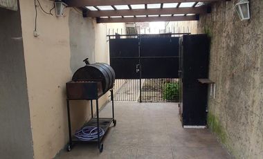 CHALET 6 AMBIENTES SOBRE AMPLIO LOTE DE TERRENO