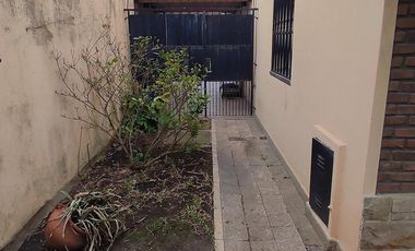 CHALET 6 AMBIENTES SOBRE AMPLIO LOTE DE TERRENO