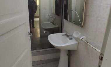 CHALET 6 AMBIENTES SOBRE AMPLIO LOTE DE TERRENO