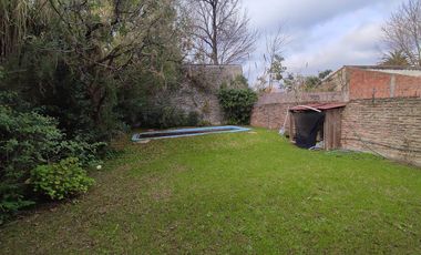 CHALET 6 AMBIENTES SOBRE AMPLIO LOTE DE TERRENO