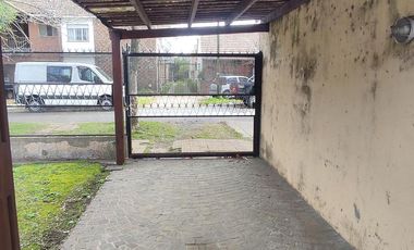 CHALET 6 AMBIENTES SOBRE AMPLIO LOTE DE TERRENO