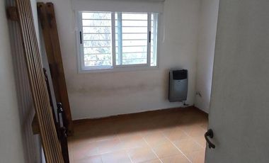 CHALET 6 AMBIENTES SOBRE AMPLIO LOTE DE TERRENO