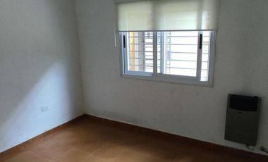 CHALET 6 AMBIENTES SOBRE AMPLIO LOTE DE TERRENO