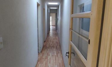 CHALET 6 AMBIENTES SOBRE AMPLIO LOTE DE TERRENO