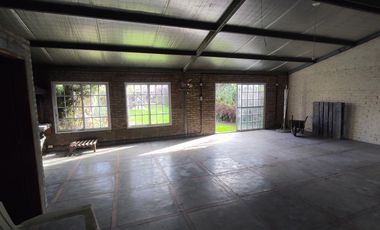 CHALET 6 AMBIENTES SOBRE AMPLIO LOTE DE TERRENO