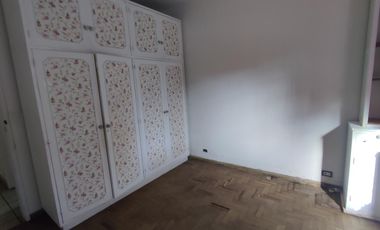 CHALET 6 AMBIENTES SOBRE AMPLIO LOTE DE TERRENO