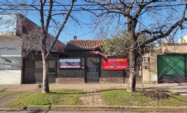 CHALET 6 AMBIENTES SOBRE AMPLIO LOTE DE TERRENO